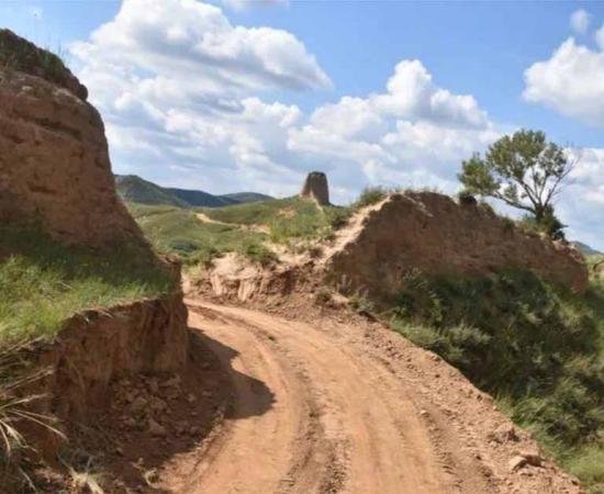 Part of the Great Wall of China that has been damaged.        Source: Youyu Public Security Bureau