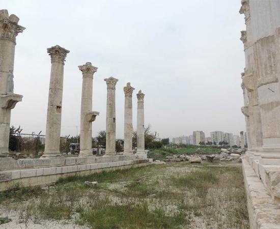 The ancient ruins of Soli Pompeiopolis, where the large memorial tomb of the ancient Greek poet Aratus was discovered.        Source: Vassia Atanassova - Spiritia / CC BY-SA 3.0