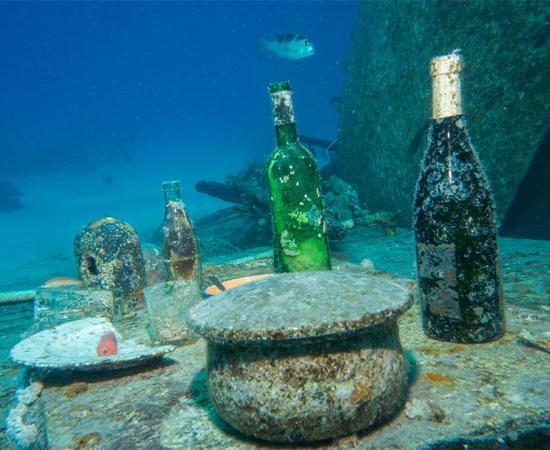 Representation of Greek wine under the sea. Source:  Christian Horras / Adobe stock