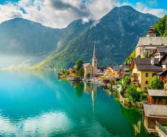 Hallstatt, an idyllic lakeside town that was oblivious of its grandiose history as the birthplace of the Hallstatt culture until 1846.          Source: janoka82 / Adobe Stock