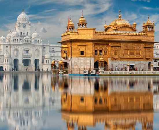 Sri Harmandir Sahib golden temple, Punjab, India. Source: jura_taranik / Adobe Stock.