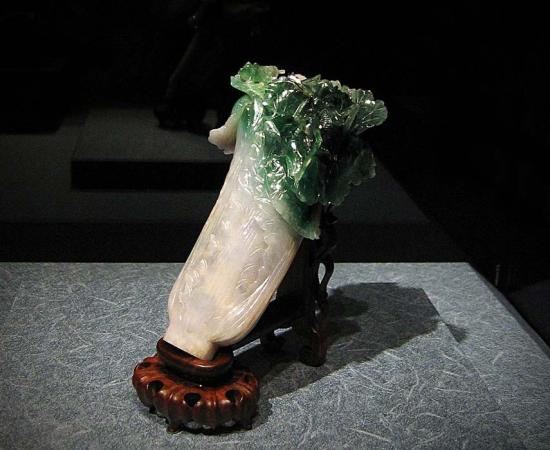 Head and Partial Torso of a Horse' Jade figure China (Han dynasty 206 BC - AD 220) Victoria & Albert Museum (CC BY-SA 2.5)