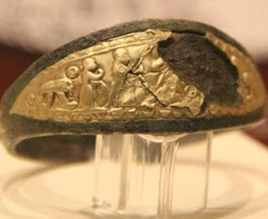 This is the rare 3,300-year-old Hittite bracelet that a Turkish farmer found in his field, which he turned in to the proper authorities.		Source: Anadolu Agency