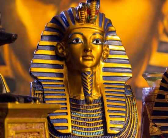 The names Howard Carter and King Tutankhamun are interlinked but now old historical letters have revealed that Carter was also an antiquities thief. Anubis, the jackal-headed deity who presided over the embalming process and accompanied dead kings in the afterworld, next to two busts of King Tutankhamun. Source: Jiri / Adobe Stock