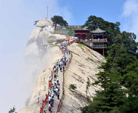 Mount Huashan Teahouse, Mount Hua, China. Source: Victor / Adobe Stock.