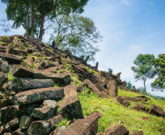 The allegedly manmade megalithic site at Gunung Padang, claimed to be an incredibly ancient pyramid in Indonesia, showing the multitude of rocks under question. Source: uskarp2 / Adobe Stock 