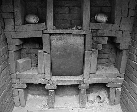 The rear wall of the coffin chamber in née Wu's tomb. Image: Chinese Cultural Relics