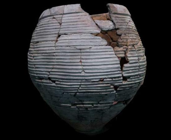 Top image: Iron age ceramic jar discovered in UAE. Source: Sharjah Museums Authority