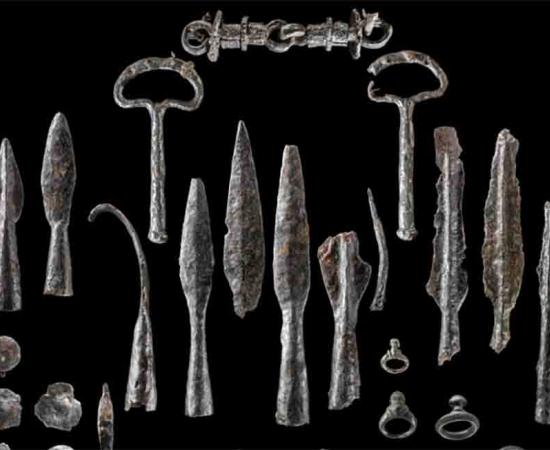 Iron Age weapons and other artifacts found at the Wildenberg Castle site in Germany.