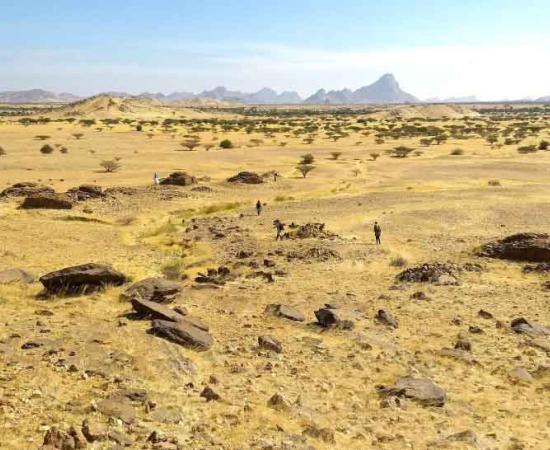 A landscape view of qubba tombs, a type of Islamic burial tomb or shrine, around an area known as Jebel Maman. (Costanzo et al. / CC-BY 4.0)