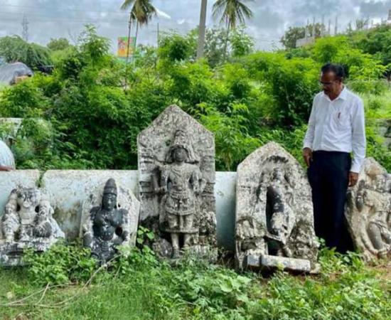 800-Year-Old Kakatiya Dynasty Statues Found Abandoned Near Indian Temple