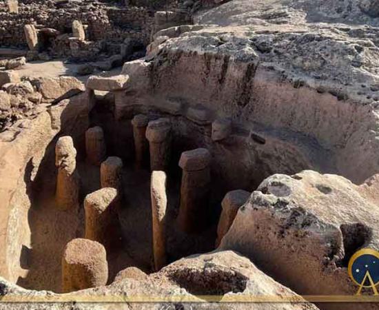 The Pilar Shrine a Karahan Tepe with the portal entrance at the back and the face in the middle of the right wall . ( Image: © Hugh Newman)