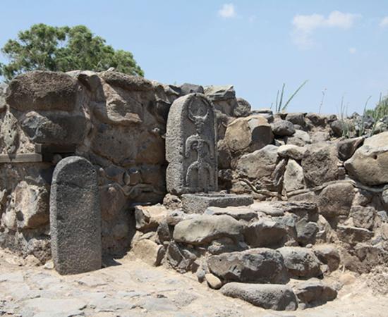 The new find city gate is thought to be centuries older than this previously existing gate at Bethsaida.                Source: CC BY 3.0