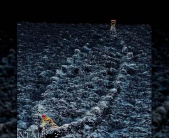 Underwater photograph of sunken boat in Lake Mjøsa, with outline showing shape and characteristics. 