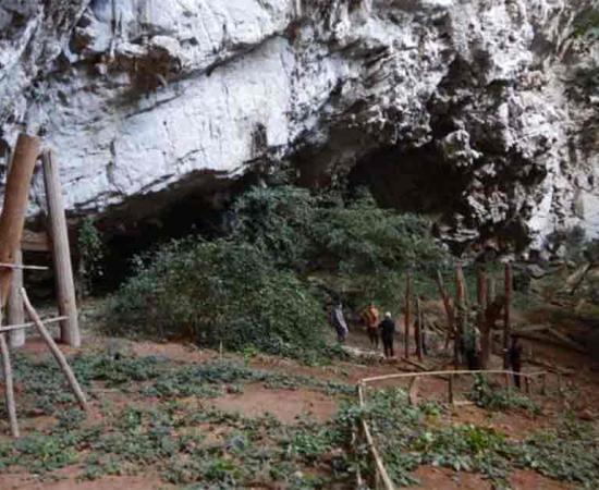 Caves and rock shelters dot the mountains in the northwestern highlands of Thailand. Over 40 in Mae Hong Son province contain wooden coffins on stilts, dating back 1,000 - 2,300 years. Source: © Selina Carlhoff/ Max Planck Society
