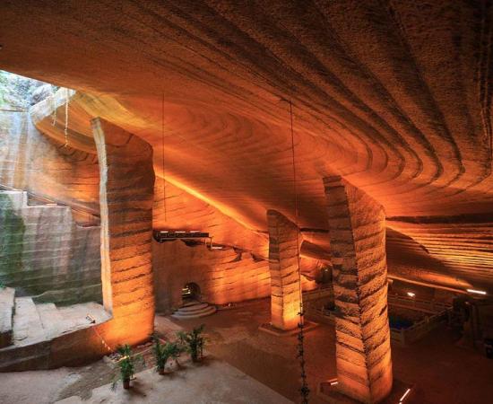 In China the Longyou Caves are known as the ninth wonder of the ancient world. Source: Zhangzhugang / CC BY-SA 4.0