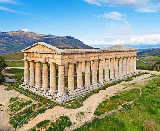 Ancient Greek temple in Magna Graecia, modern day Segesta, Sicily.	Source: Ludvig14/CC BY-SA 4.0