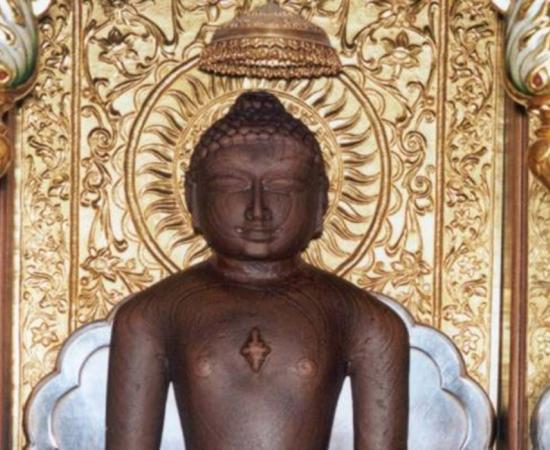 Detail of a statue of Mahavira at Shri Mahavirji, Rajasthan.