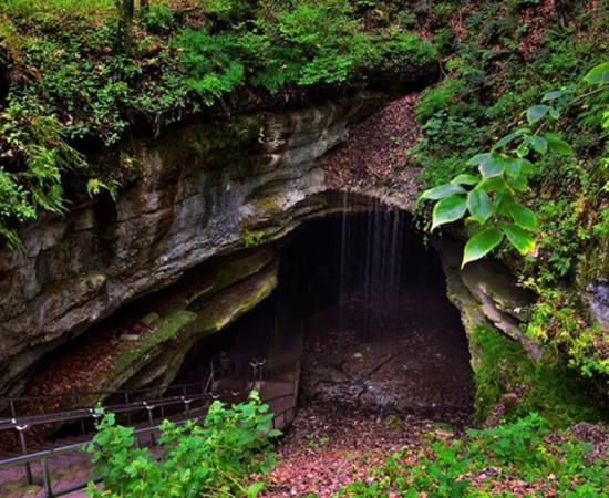 Entrance to Mammoth Cave, Kentucky, USA