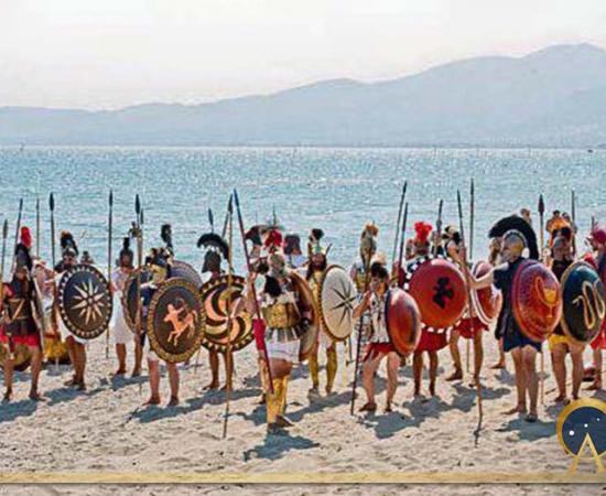 Athenians on the beach of Marathon. Modern re-enactment of the battle (2011) (CC BY-SA 3.0)