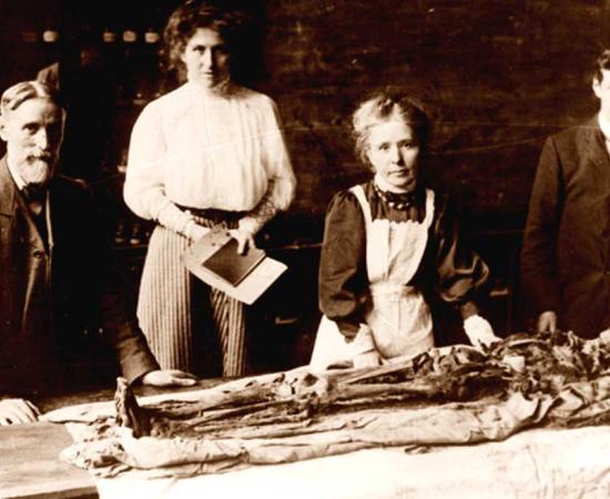 Margaret Murray Unwrapping the Khnum-Nakht Mummy