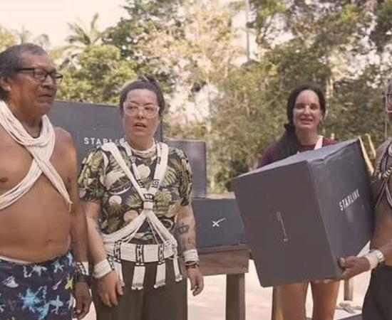 Marubo tribe receive the Starlink antenna system that brought them the internet.	