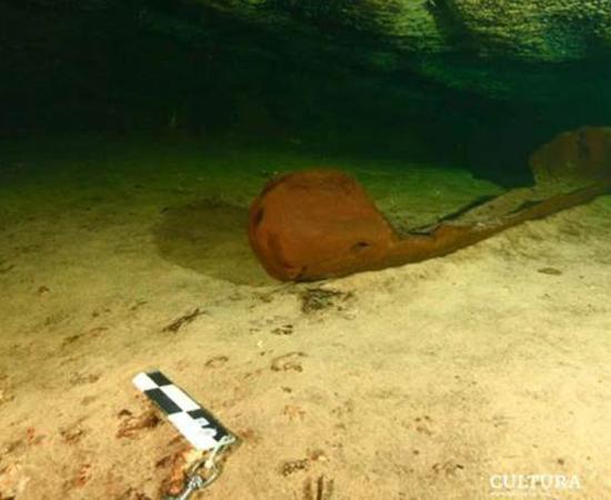 The rare Maya canoe found in a Mexican cenote. Source: Oficina Península de Yucatán de la SAS-INAH