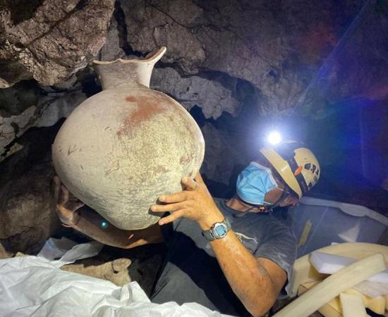 This spectacular, large Navulá-type monochrome vessel, used in pre-Hispanic Maya rituals, was complete but for one of its two handles.		Source: INAH