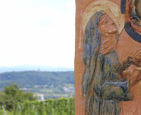 Picture of St. Hildegard near Bingen at Rhine River. Source: Philipp/Adobe Stock