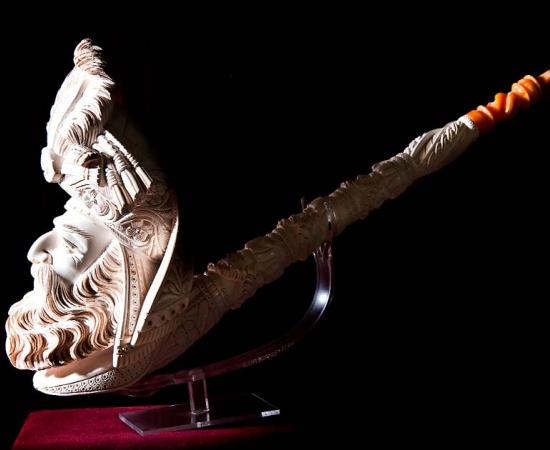 Turkish meerschaum pipe. Source: l_cigarrito / Adobe Stock.