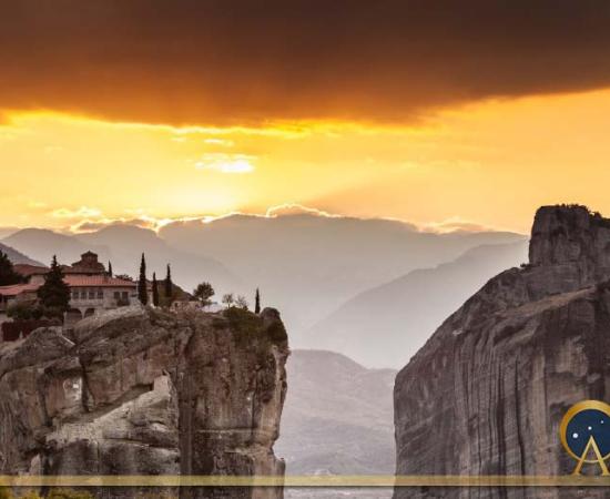 Monastery of the Holy Trinity in Meteora, Greece (Voyagerix / Adobe Stock)