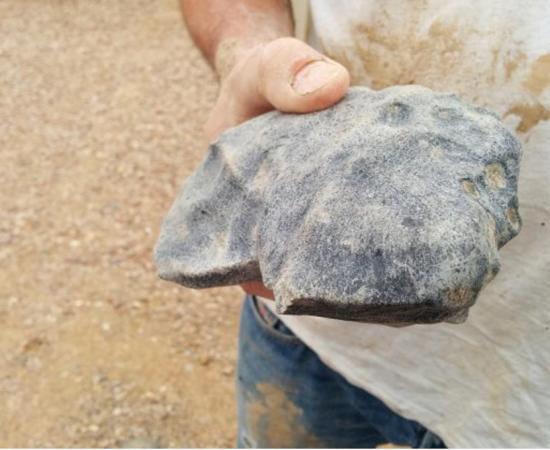 Meteorite recovered from Kati Thanda – Lake Eyre. 
