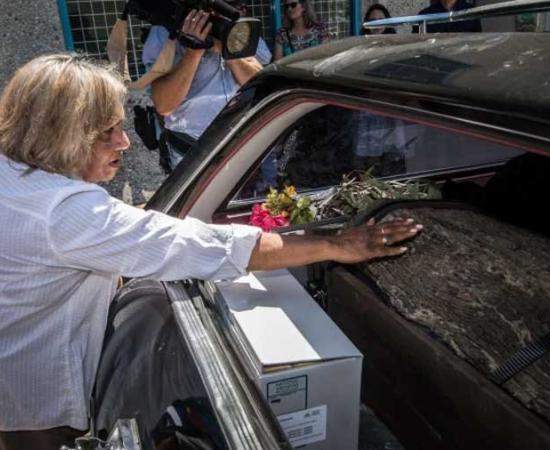 Christine Palmer, a Kngwarreye elder from central Australia, with the red gum casket carrying Mungo Man home in 2017. And now, as of April 2022, all these “illegally taken” Aboriginal remains will be reburied in the landscape where they were found in the early 1970s. Source: Justin McManus / The Age