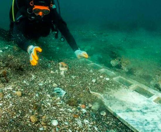 Underwater archaeologists during excavations of the sunken Nabatean temple. Source: The Ministry of Culture of Italy