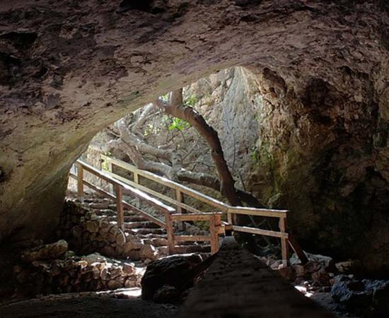 Entrance to Te’omim Cave, or Twins cave, near Jerusalem which has produced evidence of a necromancy cult. Source: Yair Aronshtam/CC BY-SA 2.0