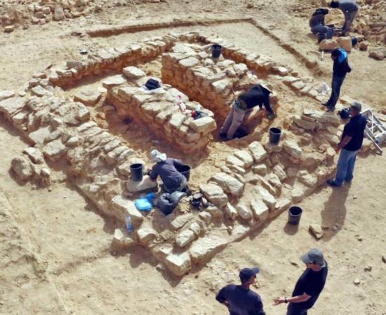  Aerial view of the excavation site in the Negev Highlands of Israel