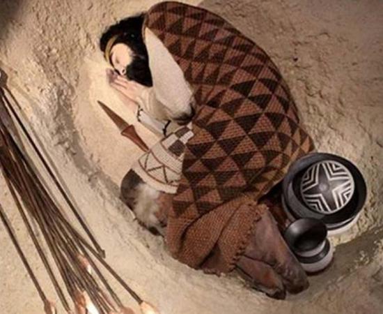 Reconstruction of a Beaker burial, (National Archaeological Museum of Spain, Madrid).