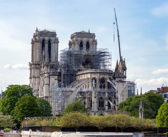 Ancient Skills Used to Raise Roof Truss at Notre Dame Cathedral