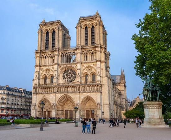 Attempted theft at Notre-Dame Cathedral, Paris.      Source: Mistervlad / Adobe Stock