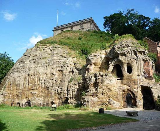 Rock cut houses south of Nottingham Castle, with the castle building just visible above. The city of Nottingham predates Anglo-Saxon times and was known in Brythonic as Tigguo Cobauc, meaning Place of Caves (known also as "City of Caves").            Source: CC BY-SA 4.0