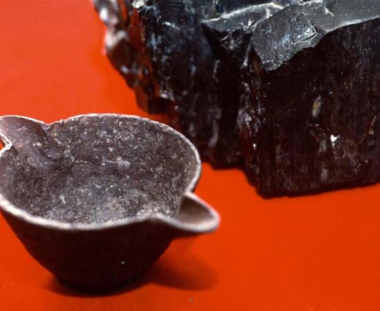 This iron pot is allegedly an OOPArt found in coal. 