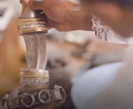 Khanjar dagger. Source: YouTube Screenshot / Great Big Story.