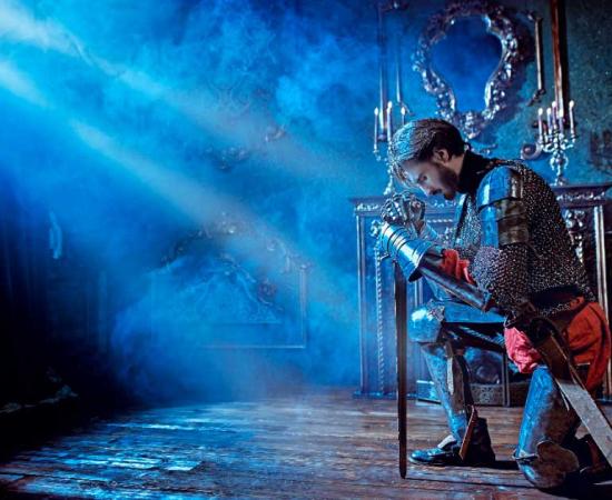 Knight giving an oath of allegiance. Source: Andrey Kiselev