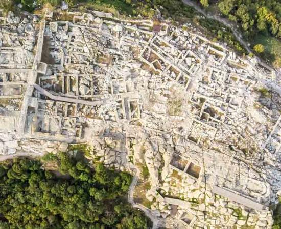 The mountain citadel of Perperikon, located near Kardzhali in Bulgaria, is an isolated dream for archaeologists. (Victor Lauer / Adobe Stock)
