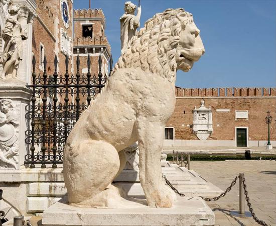 The Piraeus Lion of Venice: Runes and Roaming from Greece to Italy