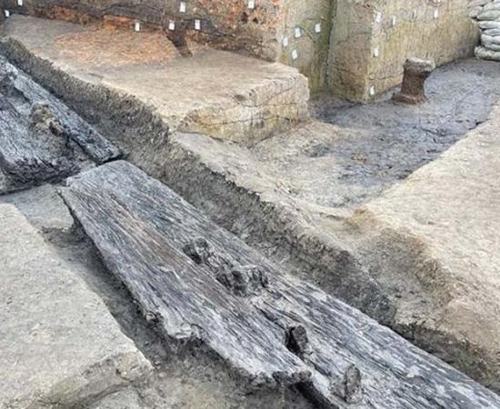 Prehistoric wooden constructions from the Qujialing culture found at China’s Jijiaocheng Site in Hunan Province. Source: ChinaNews.com