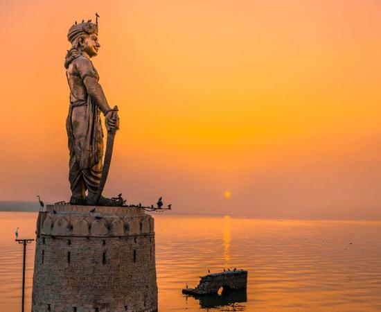 Statue of Raja Bhoja in Bhopal at the time of sunset. Source: yash / Adobe Stock