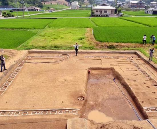 Remnants of an "o-kabe" structure in Takatori, Nara Prefecture, Japan. The white holes surrounding the square are where poles had been placed. (Kazuto Tsukamoto)