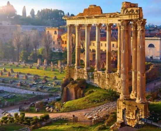 Remains of the oldest Forum building, the Temple of Saturn.  Source: Yasonya / Adobe Stock