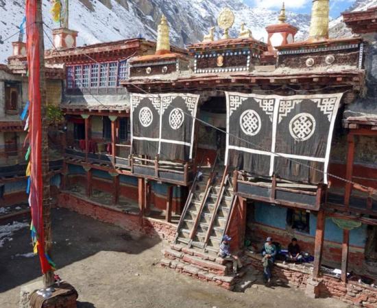 Inner courtyard of Rinchenling Gompa. 
